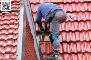 A roofer working on roof replacement in the bronx ny